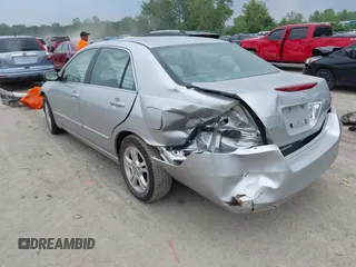 2007 Honda Accord LX SE z VIN 1HGCM56347A060806, wystawiony jako IAAI lot #42701618 z przebiegiem 140 573 mil mil oraz . Historia ofert i sprzedaży dostępna na DreamBid. Obrazek 3.