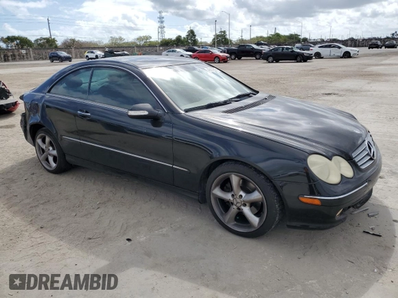 2005 Mercedes-Benz CLK 320 z VIN WDBTJ65J55F157718, wystawiony jako Copart lot #45033595 z przebiegiem 153 639 mil mil oraz Szkody całkowita. Historia ofert i sprzedaży dostępna na DreamBid. Obrazek 4.