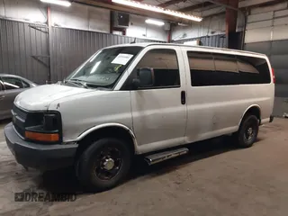 2012 Chevrolet Express Passenger LS z VIN 1GAWGPFGXC1114016, wystawiony jako IAAI lot #41514481 z przebiegiem 294 040 mil mil oraz . Historia ofert i sprzedaży dostępna na DreamBid. Obrazek 14.