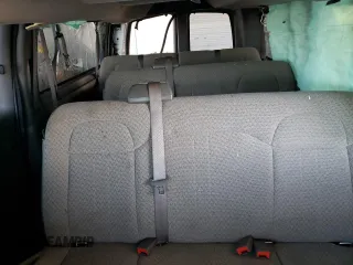 2022 Chevrolet Express Passenger LS z VIN 1GAZGNFP1N1278436, wystawiony jako Copart lot #42293525 z przebiegiem 32 806 mil mil oraz Szkoda całkowita • Salvage title. Historia ofert i sprzedaży dostępna na DreamBid. Obrazek 10.