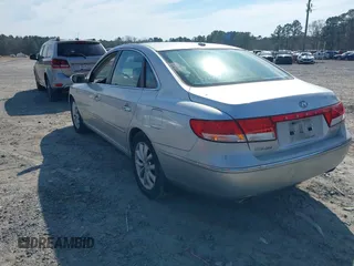 2008 Hyundai Azera Limited with VIN KMHFC46F68A256391, listed as a IAAI auction lot 41669788 with 203,636 mi miles and . Bid and sale history available at carsss.com. Image 3.