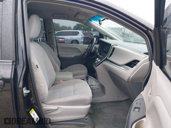 2015 Toyota Sienna L z VIN 5TDZK3DCXFS662049, wystawiony jako IAAI lot #42397319 z przebiegiem 202 960 mil mil oraz . Historia ofert i sprzedaży dostępna na DreamBid. Obrazek 5.