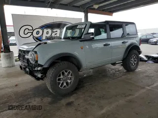 2024 Ford Bronco Badlands z VIN 1FMEE9BP5RLA42032, wystawiony jako Copart lot #60283315 z przebiegiem 4 081 mil mil oraz Szkoda całkowita • Salvage title. Historia ofert i sprzedaży dostępna na DreamBid. Obrazek 1.