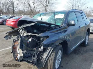 2012 Toyota Highlander with VIN 5TDBK3EH1CS133354, listed as a IAAI auction lot 41511201 with 134,111 mi miles. Bid and sale history available at carsss.com. Image 2.