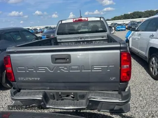 2022 Chevrolet Colorado 2WD LT z VIN 1GCHSCEA7N1155937, wystawiony jako Copart lot #56597845 z przebiegiem Nie podano mil oraz Czysty tytuł • Clean title. Historia ofert i sprzedaży dostępna na DreamBid. Obrazek 6.
