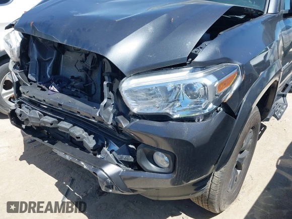 2023 Toyota Tacoma SR5 z VIN 3TMAZ5CN8PM201702, wystawiony jako IAAI lot #42060855 z przebiegiem 17 705 mil mil oraz . Historia ofert i sprzedaży dostępna na DreamBid. Obrazek 19.