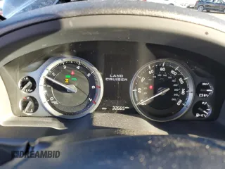 2020 Toyota Land Cruiser z VIN JTMCY7AJ4L4088909, wystawiony jako Copart lot #42312505 z przebiegiem 32 665 mil mil oraz Szkoda całkowita • Salvage title. Historia ofert i sprzedaży dostępna na DreamBid. Obrazek 9.