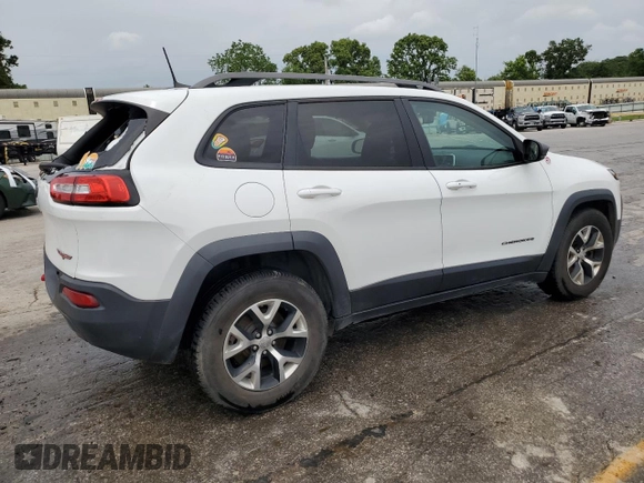 2017 Jeep Cherokee Trailhawk z VIN 1C4PJMBS3HW569628, wystawiony jako Copart lot #57105855 z przebiegiem 127 637 mil mil oraz Szkoda całkowita • Salvage title. Historia ofert i sprzedaży dostępna na DreamBid. Obrazek 3.