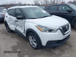 2019 Nissan Kicks SV with VIN 3N1CP5CU5KL471493, listed as a IAAI auction lot 40940794 with 111,733 mi miles. Bid and sale history available at carsss.com. Image 1.