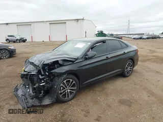 2024 Volkswagen Jetta Sport z VIN 3VWBM7BU8RM013253, wystawiony jako IAAI lot #42073239 z przebiegiem 20 345 mil mil oraz . Historia ofert i sprzedaży dostępna na DreamBid. Obrazek 2.