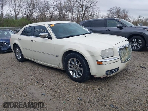 2005 Chrysler 300 with VIN 2C3JA63H25H686717, listed as a IAAI auction lot 41925750 with 230,196 mi miles. Bid and sale history available at carsss.com. Image 1.