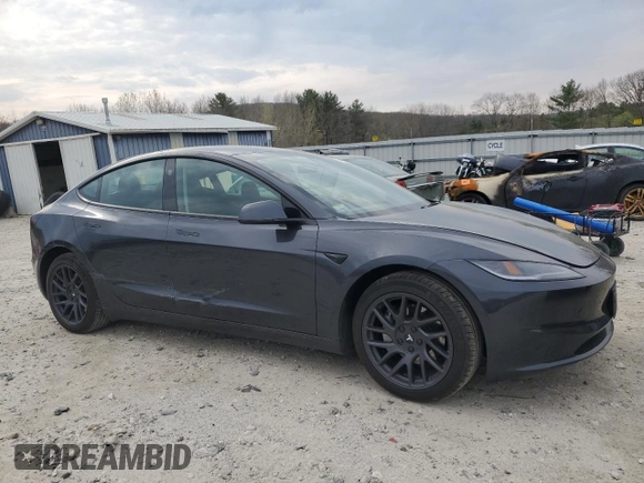 2024 Tesla Model 3 z VIN 5YJ3E1EA2RF772519, wystawiony jako Copart lot #54485255 z przebiegiem 11 110 mil mil oraz Szkody całkowita. Historia ofert i sprzedaży dostępna na DreamBid. Obrazek 4.