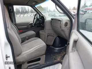 2000 GMC Safari Cargo with VIN 1GTDM19W7YB512129, listed as a IAAI auction lot 41935812 with 222,848 mi miles. Bid and sale history available at carsss.com. Image 5.