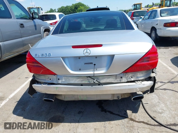 2005 Mercedes-Benz SL 500 z VIN WDBSK75F55F098924, wystawiony jako IAAI lot #42215237 z przebiegiem 211 102 mil mil oraz . Historia ofert i sprzedaży dostępna na DreamBid. Obrazek 16.