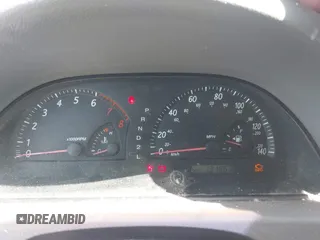 2002 Toyota Camry LE z VIN 4T1BE32KX2U617732, wystawiony jako IAAI lot #42208913 z przebiegiem Nie podano mil oraz . Historia ofert i sprzedaży dostępna na DreamBid. Obrazek 7.