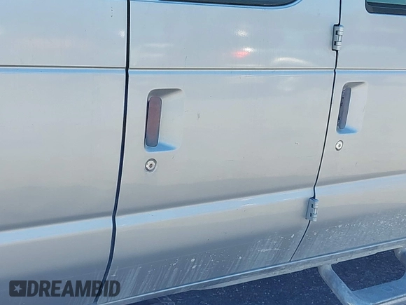 1999 Ford Econoline Passenger XL с VIN 1FBSS31S1XHC00521, выставлен на аукционе IAAI как лот 41629239 с пробегом 127 085 миль миль и . История ставок и продаж доступна на DreamBid. Изображение 6.