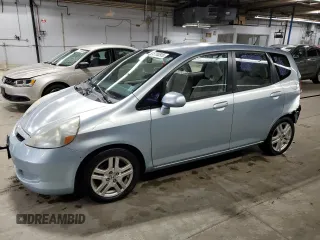 2007 Honda Fit z VIN JHMGD38457S013979, wystawiony jako Copart lot #51160935 z przebiegiem 134 827 mil mil oraz Szkoda całkowita • Salvage title. Historia ofert i sprzedaży dostępna na DreamBid. Obrazek 1.