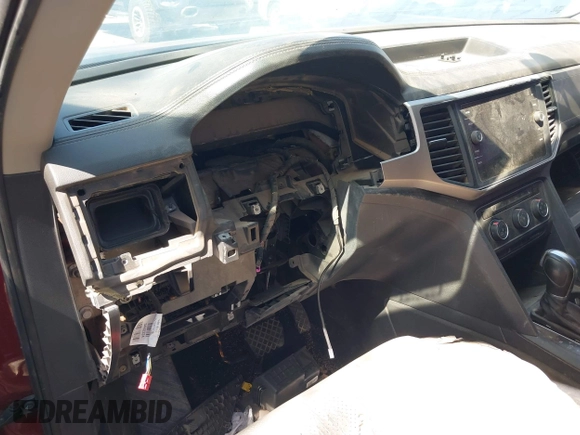 2018 Volkswagen Atlas SE with VIN 1V2CP2CA1JC595089, listed as a IAAI auction lot 42249116 with Not provided miles and . Bid and sale history available at DreamBid. Image 7.