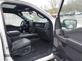 2023 Ford F-150 Lightning Pro с VIN 1FTVW1EVXPWG27360, выставлен на аукционе IAAI как лот 42073228 с пробегом 25 519 миль миль и . История ставок и продаж доступна на DreamBid. Изображение 5.