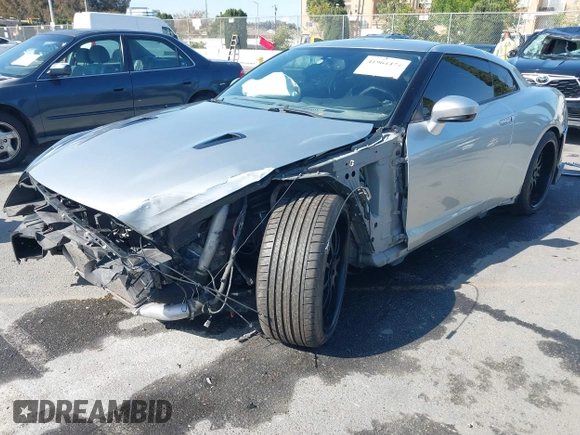 2009 Nissan GT-R Premium z VIN JN1AR54F79M250219, wystawiony jako IAAI lot #41964474 z przebiegiem 77 677 mil mil oraz . Historia ofert i sprzedaży dostępna na DreamBid. Obrazek 17.