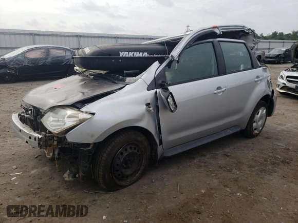 2005 Scion xA z VIN JTKKT604950102516, wystawiony jako Copart lot #57107934 z przebiegiem Nie podano mil oraz Czysty tytuł • Clean title. Historia ofert i sprzedaży dostępna na DreamBid. Obrazek 1.