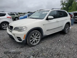 2013 BMW X5 xDrive35d z VIN 5UXZW0C51D0B91903, wystawiony jako Copart lot #59817505 z przebiegiem 113 706 mil mil oraz Czysty tytuł • Clean title. Historia ofert i sprzedaży dostępna na DreamBid. Obrazek 1.