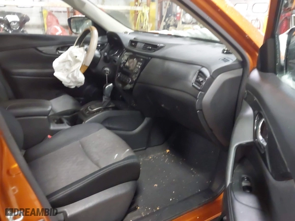 2017 Nissan Rogue SL with VIN JN8AT2MVXHW014000, listed as a IAAI auction lot 41836611 with 152,112 mi miles. Bid and sale history available at carsss.com. Image 5.