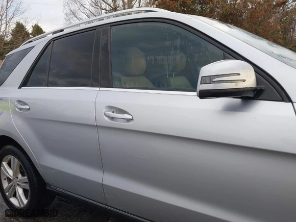 2014 Mercedes-Benz M-Class ML 350 with VIN 4JGDA5HB8EA353276, listed as a IAAI auction lot 41709756 with 189,512 mi miles. Bid and sale history available at carsss.com. Image 13.