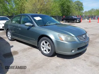 2005 Nissan Altima 2.5 S with VIN 1N4AL11D85C188734, listed as a IAAI auction lot 42064033 with 164,737 mi miles. Bid and sale history available at carsss.com. Image 1.