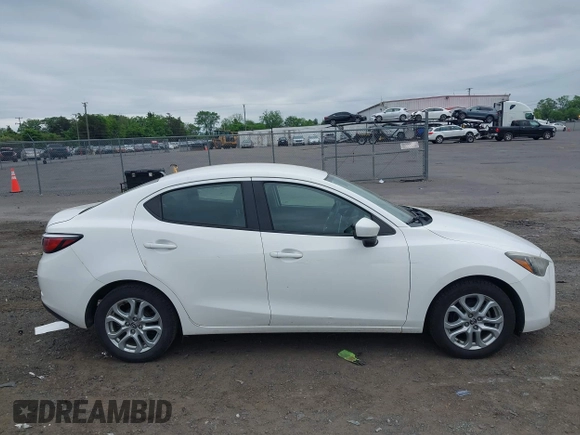 2016 Scion iA z VIN 3MYDLBZV6GY138680, wystawiony jako IAAI lot #42240425 z przebiegiem 100 191 mil mil oraz . Historia ofert i sprzedaży dostępna na DreamBid. Obrazek 13.