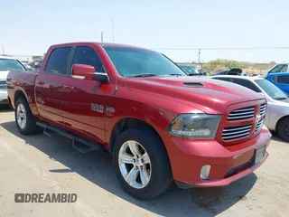 2015 Ram 1500 Sport z VIN 1C6RR7MTXFS684845, wystawiony jako IAAI lot #42344613 z przebiegiem 157 941 mil mil oraz . Historia ofert i sprzedaży dostępna na DreamBid. Obrazek 1.