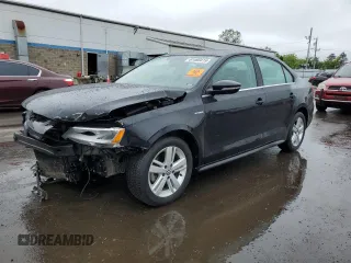 2013 Volkswagen Jetta Hybrid SEL Premium with VIN 3VW637AJ4DM262153, listed as a Copart auction lot 61460415 with 132,905 mi miles and Salvage title. Bid and sale history available at DreamBid. Image 1.