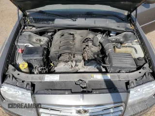 2008 Chrysler 300 Touring z VIN 2C3KA53G48H105566, wystawiony jako Copart lot #56949195 z przebiegiem 89 630 mil mil oraz Szkoda całkowita • Salvage title. Historia ofert i sprzedaży dostępna na DreamBid. Obrazek 11.