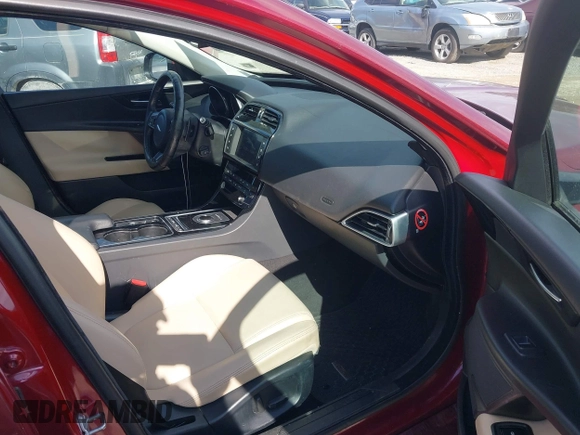 2017 Jaguar XE 25t z VIN SAJAR4BG5HA966931, wystawiony jako IAAI lot #41798260 z przebiegiem 147 422 mil mil oraz . Historia ofert i sprzedaży dostępna na DreamBid. Obrazek 5.