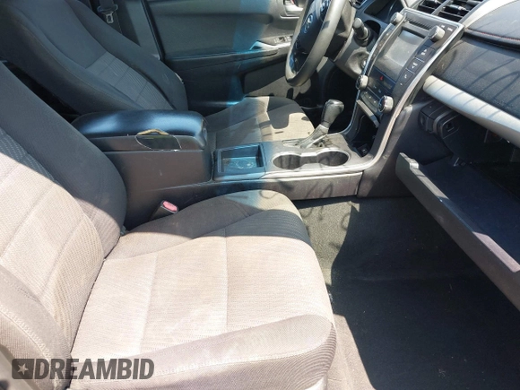 2015 Toyota Camry XLE z VIN 4T1BF1FK4FU933984, wystawiony jako IAAI lot #42121695 z przebiegiem Nie podano mil oraz . Historia ofert i sprzedaży dostępna na DreamBid. Obrazek 5.