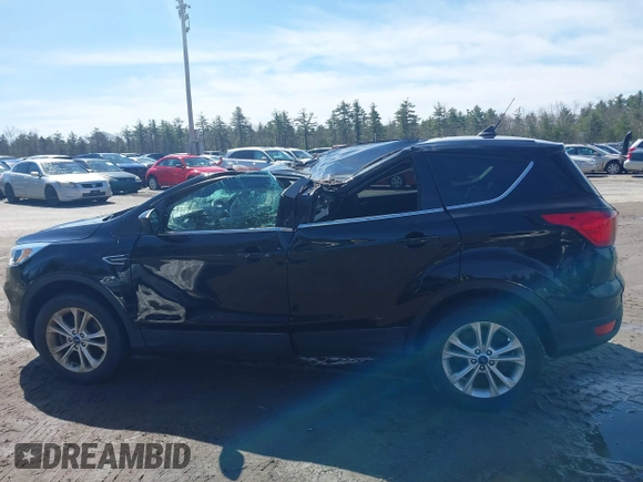 2019 Ford Escape SE z VIN 1FMCU9GD9KUA66049, wystawiony jako IAAI lot #41901054 z przebiegiem 35 545 mil mil oraz . Historia ofert i sprzedaży dostępna na DreamBid. Obrazek 6.