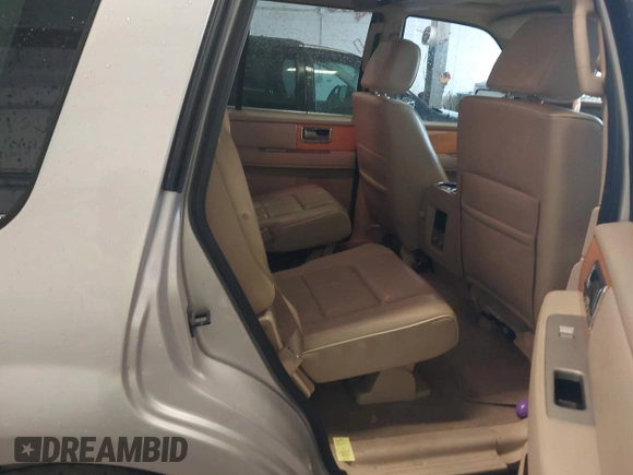 2007 Lincoln Navigator z VIN 5LMFU28547LJ18998, wystawiony jako IAAI lot #42515060 z przebiegiem 209 814 mil mil oraz . Historia ofert i sprzedaży dostępna na DreamBid. Obrazek 8.