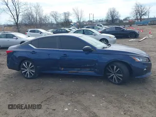 2019 Nissan Altima SR with VIN 1N4BL4CV8KC242508, listed as a IAAI auction lot 41704650 with 121,362 mi miles and . Bid and sale history available at carsss.com. Image 13.