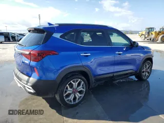2021 Kia Seltos SX with VIN KNDETCA21M7072840, listed as a Copart auction lot 44395235 with 56,496 mi miles and Salvage Title. Bid and sale history available at carsss.com. Image 3.