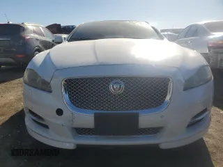 2015 Jaguar XJ z VIN SAJWA1CZ9F8V84689, wystawiony jako Copart lot #86216424 z przebiegiem 72 172 mil mil oraz Czysty tytuł • Clean title. Historia ofert i sprzedaży dostępna na DreamBid. Obrazek 5.