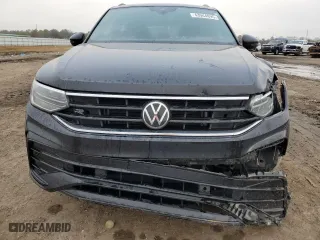 2023 Volkswagen Tiguan SE R-Line Black with VIN 3VVCB7AX8PM016614, listed as a Copart auction lot 43944695 with 39,378 mi miles and Salvage Title. Bid and sale history available at carsss.com. Image 5.