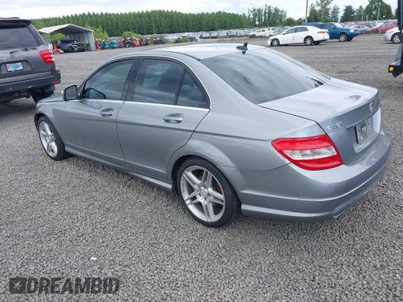 2008 Mercedes-Benz C 300 Sport z VIN WDDGF54X88R014131, wystawiony jako IAAI lot #42322775 z przebiegiem 153 237 mil mil oraz . Historia ofert i sprzedaży dostępna na DreamBid. Obrazek 3.