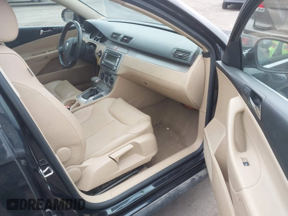 2008 Volkswagen Passat Komfort z VIN WVWLK73C98E161130, wystawiony jako IAAI lot #41498361 z przebiegiem 102 621 mil mil oraz . Historia ofert i sprzedaży dostępna na DreamBid. Obrazek 5.