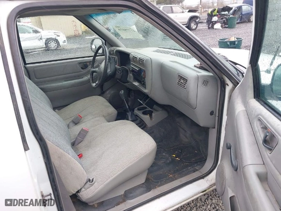 1997 Isuzu Hombre S with VIN 1GGCS1447V8651210, listed as a IAAI auction lot 41778038 with 410,337 mi miles. Bid and sale history available at carsss.com. Image 5.