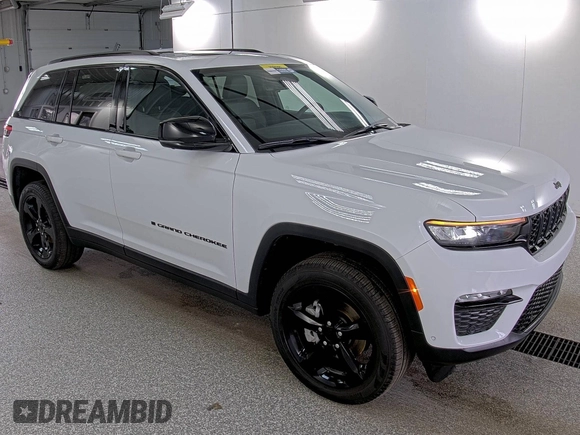 2024 Jeep Grand Cherokee Limited with VIN 1C4RJHBG2R8622210, listed as a IAAI auction lot 42200314 with 11,721 mi miles and . Bid and sale history available at DreamBid. Image 1.