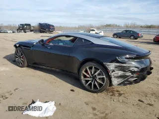 2018 Aston Martin DB11 z VIN SCFRMFAV8JGL03322, wystawiony jako Copart lot #86810004 z przebiegiem Nie podano mil oraz Szkody całkowita. Historia ofert i sprzedaży dostępna na DreamBid. Obrazek 2.