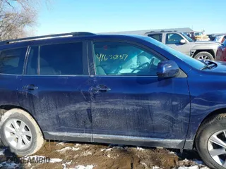 2011 Toyota Highlander with VIN 5TDBK3EH3BS080512, listed as a IAAI auction lot 41638857 with 251,903 mi miles. Bid and sale history available at carsss.com. Image 13.