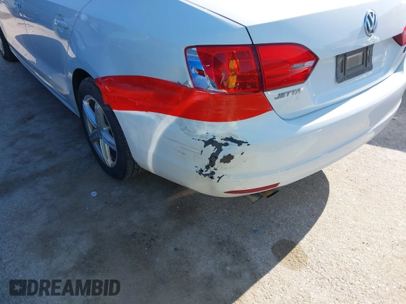2014 Volkswagen Jetta SE z VIN 3VWD07AJ1EM281910, wystawiony jako IAAI lot #42823665 z przebiegiem 86 182 mil mil oraz . Historia ofert i sprzedaży dostępna na DreamBid. Obrazek 6.