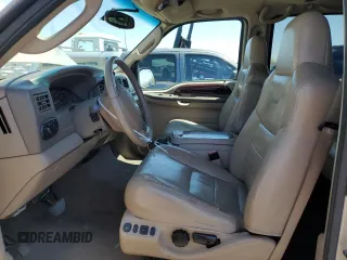 2004 Ford Excursion Limited z VIN 1FMNU43S94EB57481, wystawiony jako Copart lot #54445455 z przebiegiem 284 737 mil mil oraz Czysty tytuł • Clean title. Historia ofert i sprzedaży dostępna na DreamBid. Obrazek 7.