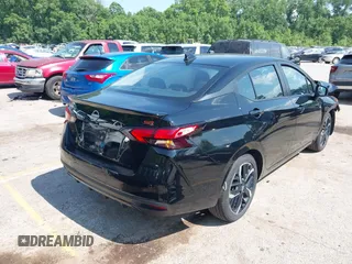 2024 Nissan Versa SR z VIN 3N1CN8FV7RL916970, wystawiony jako IAAI lot #42451275 z przebiegiem 22 324 mil mil oraz . Historia ofert i sprzedaży dostępna na DreamBid. Obrazek 4.